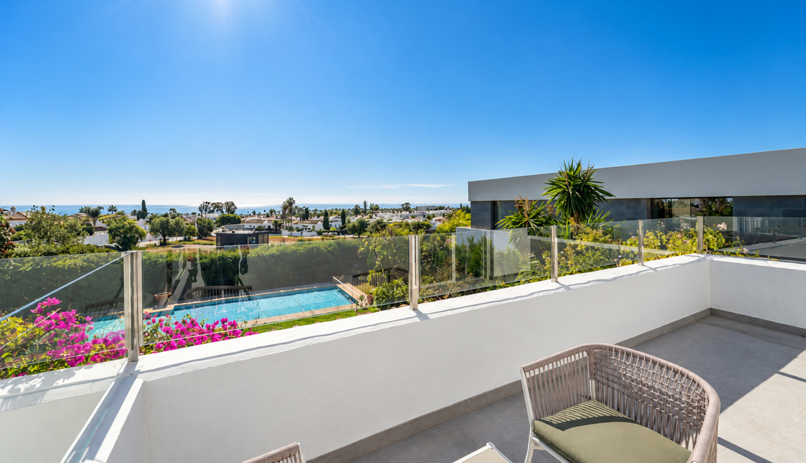 5-bedroom villa with sea views and private pool in Bel-Air, Estepona