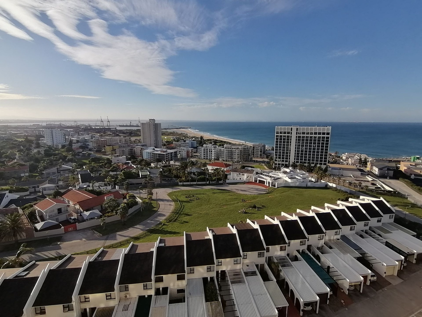 Breathtaking Ocean View Apartment-Prime 10th Floor Living