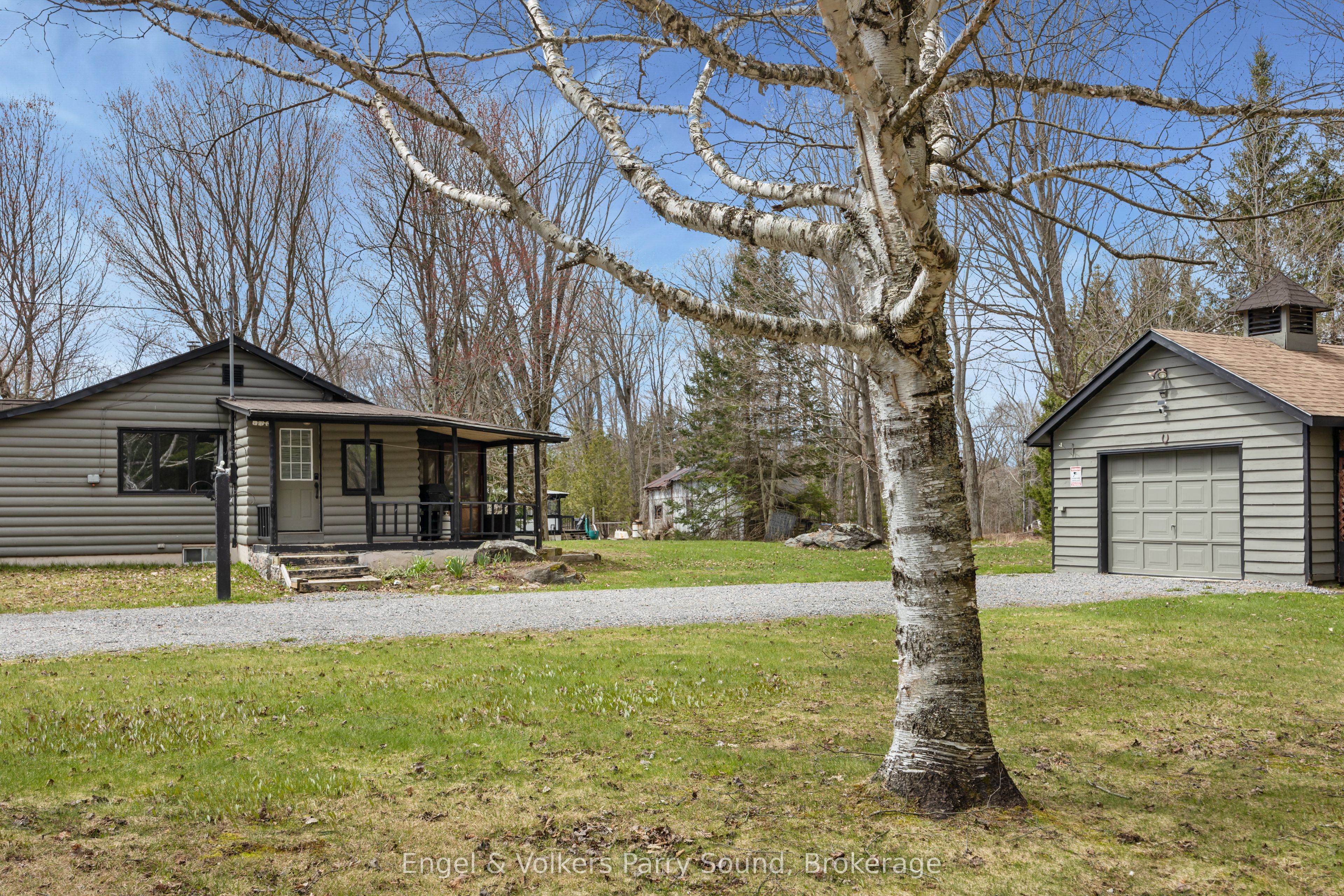 Cabin Retreat on Private Lot in Carling