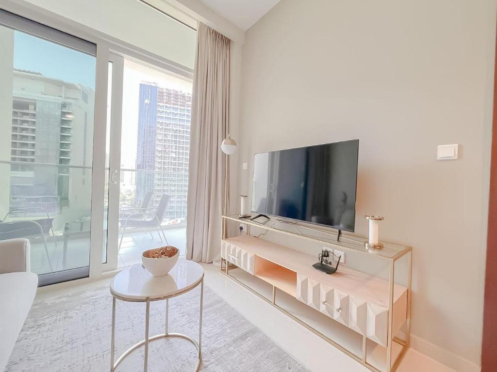 Furnished | Prime Location | Flexible Cheques