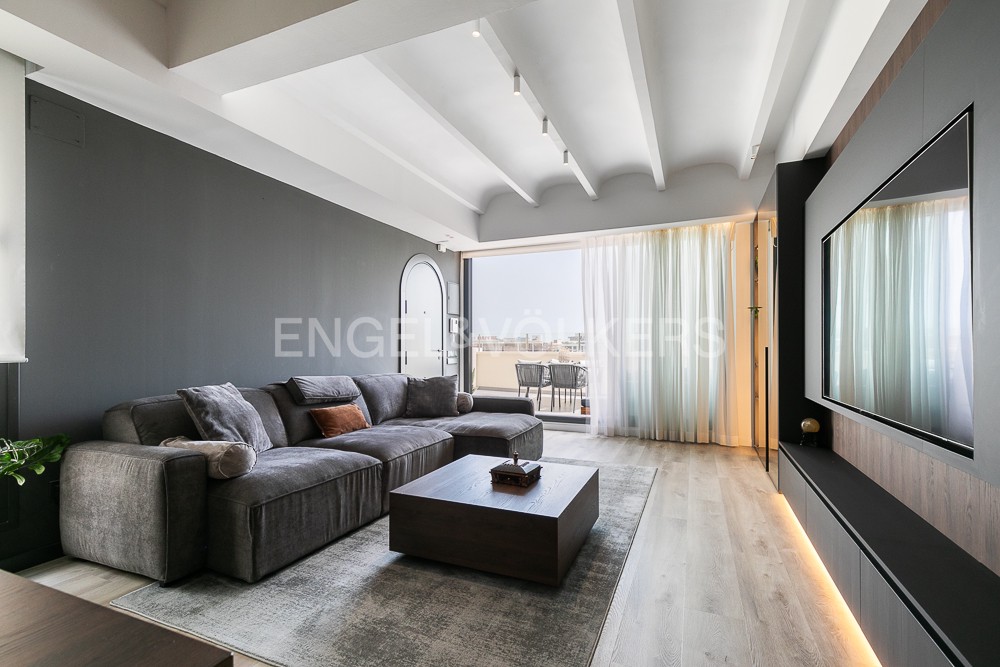 Penthouse with terrace in "El Eixample"