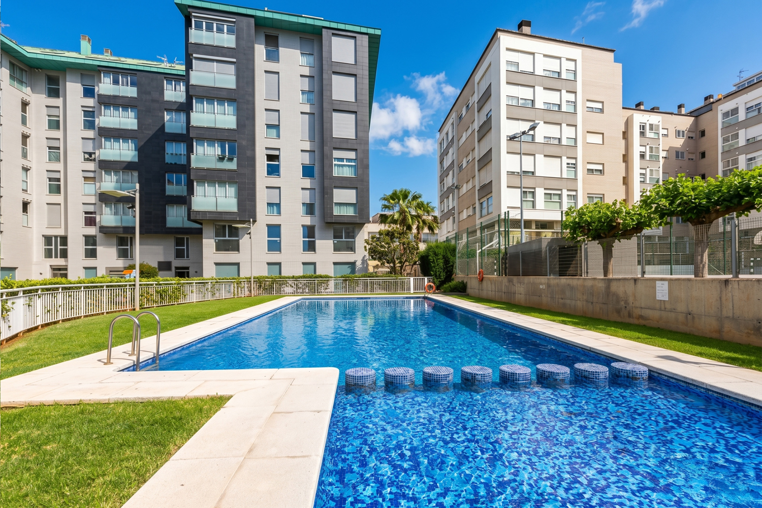 Vivienda luminosa con piscina y jardín a pocos minutos del Mediterráneo