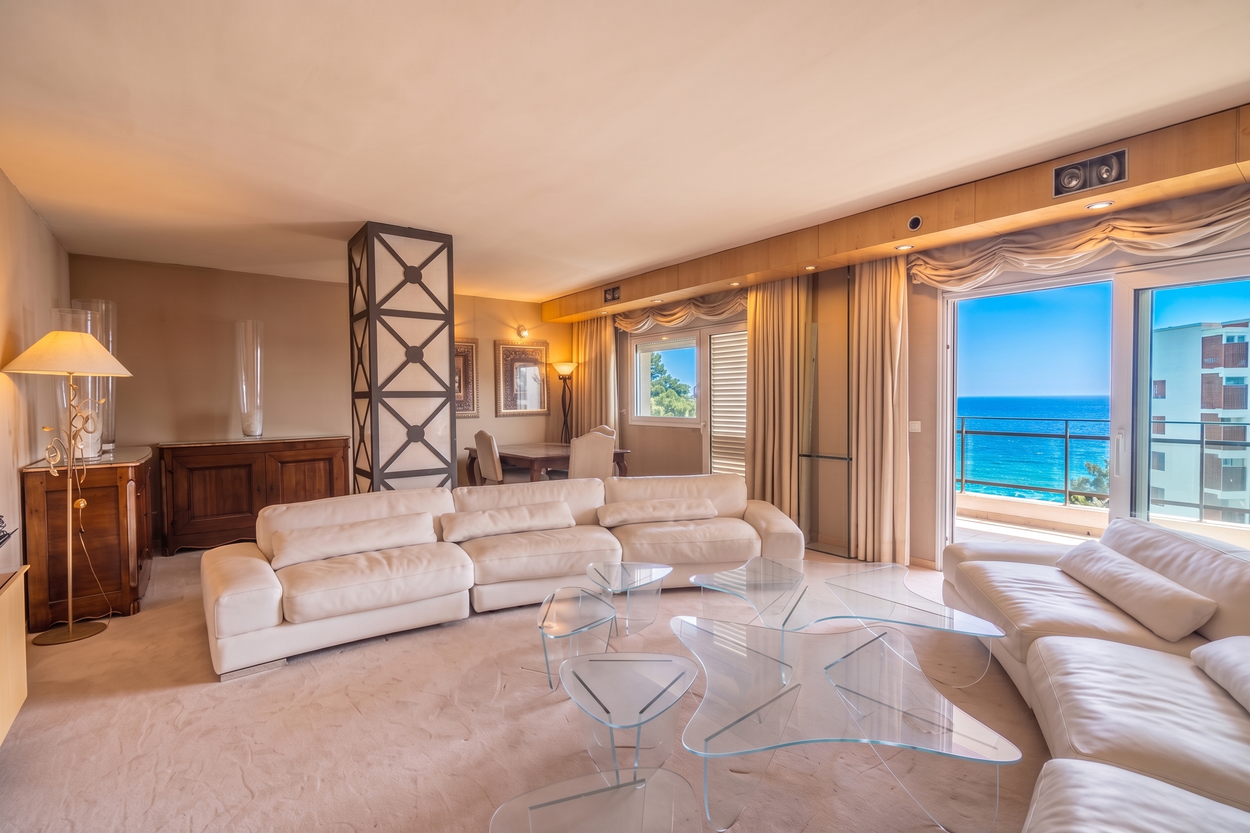 Exclusivo ático frontal con vistas al mar