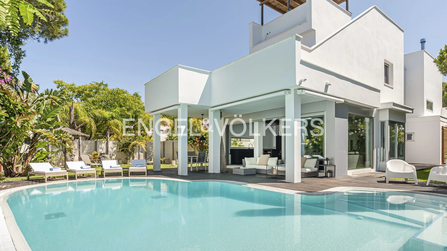 Modern villa with swimming pools next to Roche Beach in Cadiz