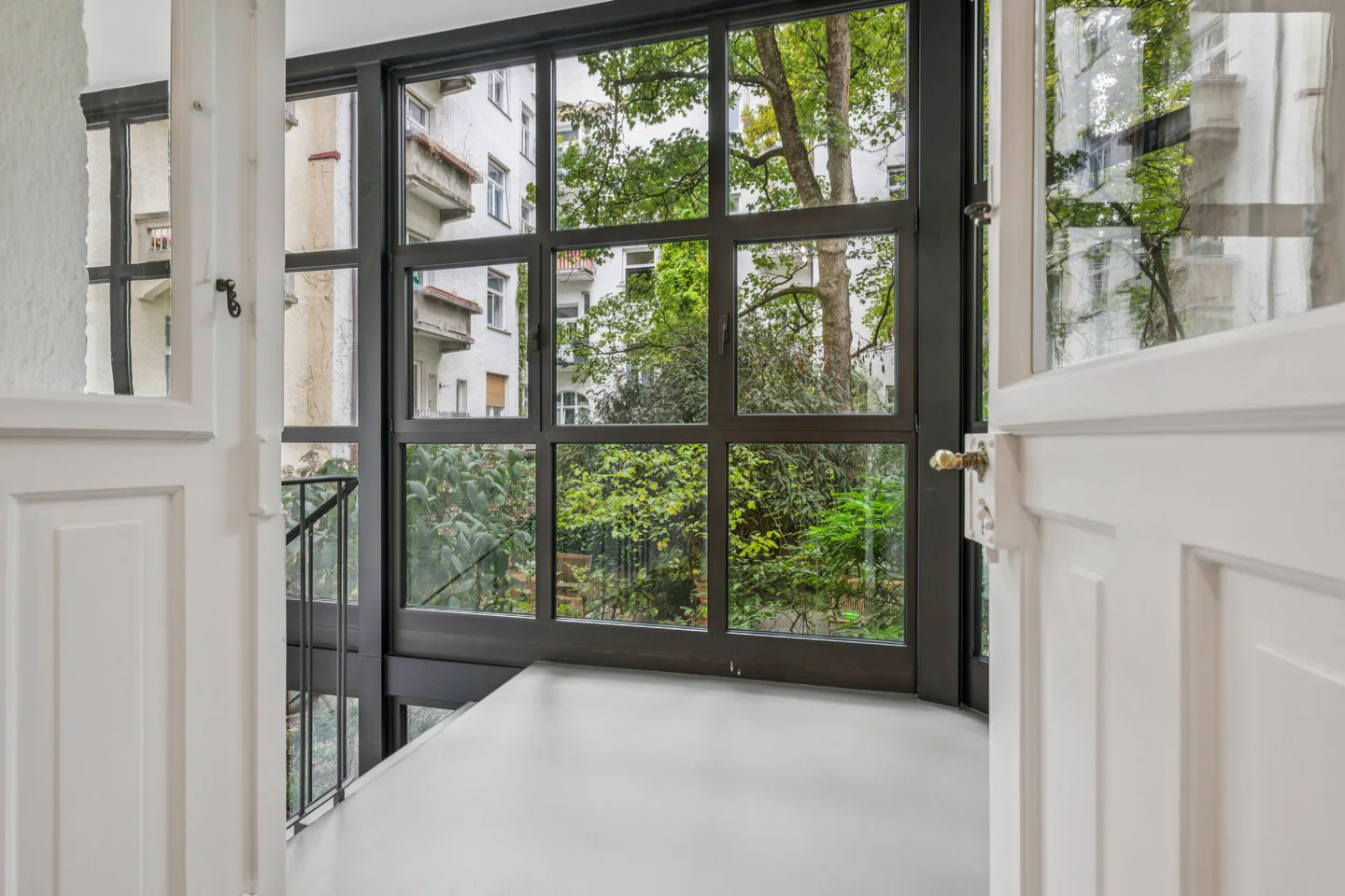 Repräsentative Altbau-Bürofläche mit Balkon in Bogenhausen - Foto 4