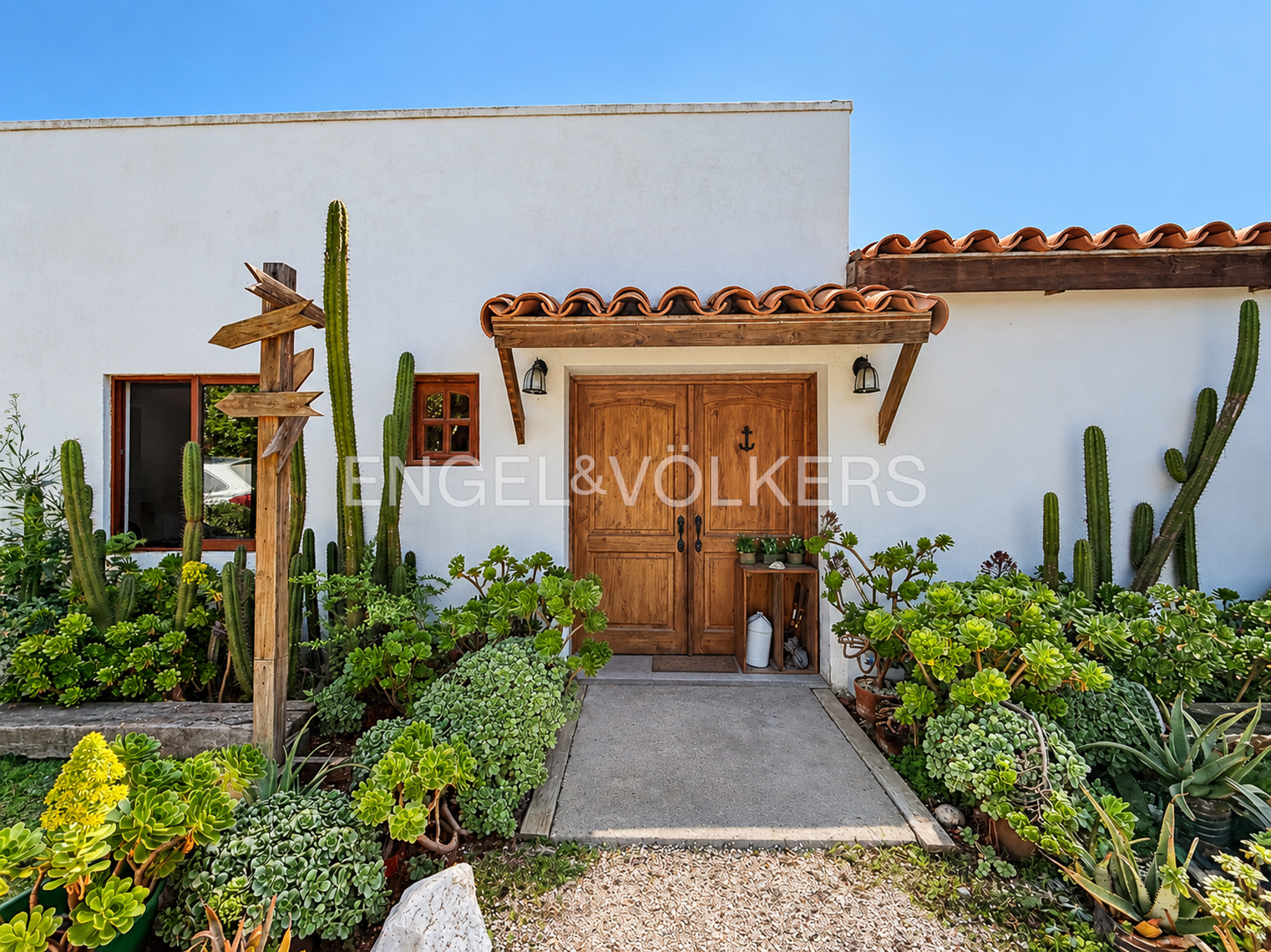 Casa con piscina, quincho y gran terreno en Maitencillo