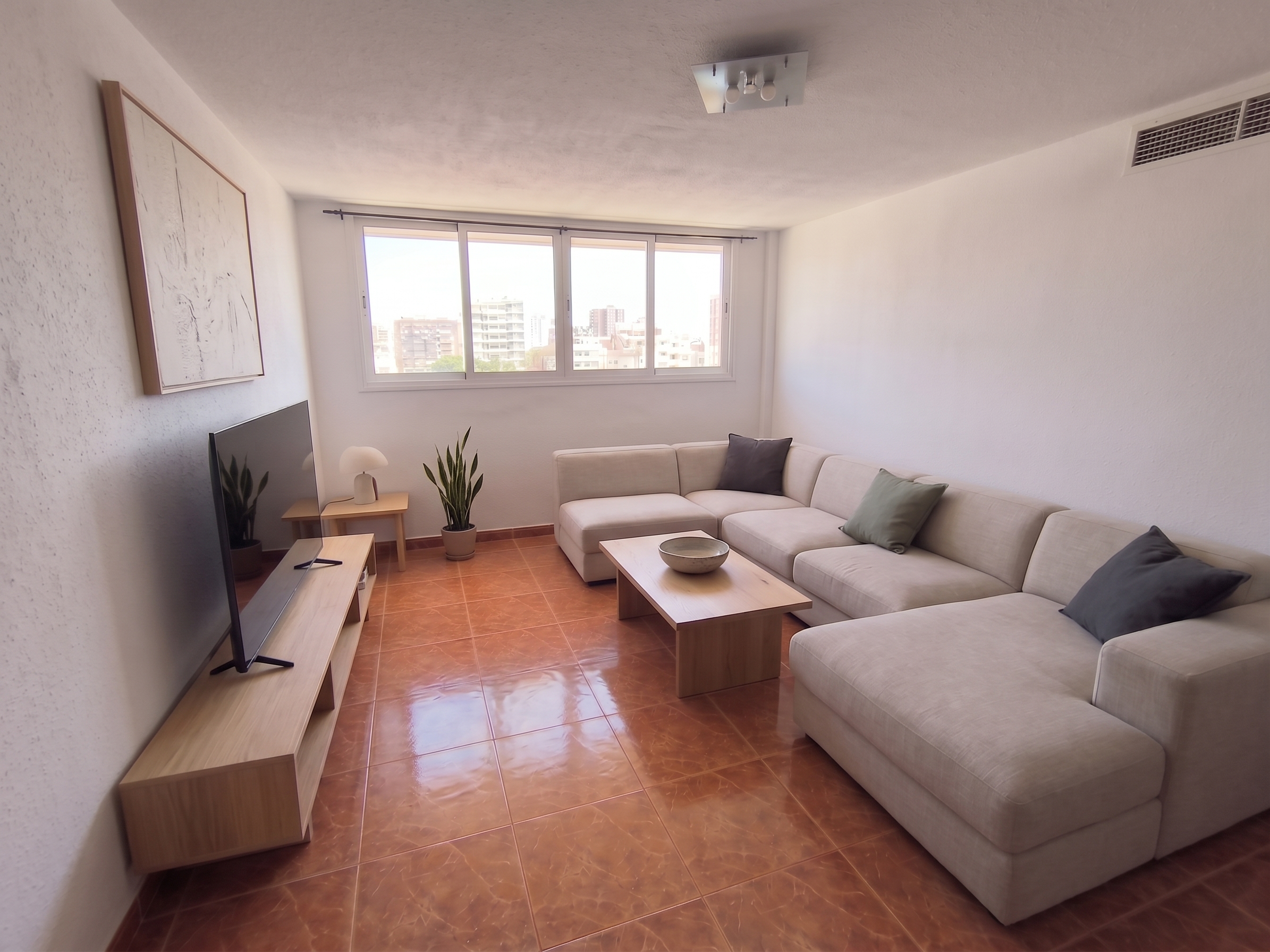 Ground-floor unit in good condition, near main access routes, move-in ready