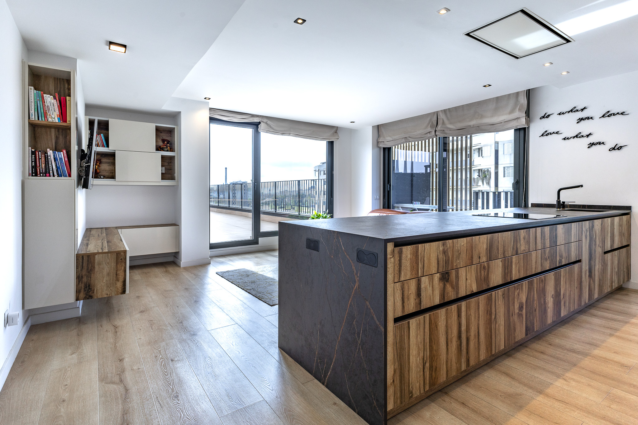 Beeindruckendes Penthouse in Sant Adrià: Lichtwirbel und Meerblick mit 86 m² Terrasse