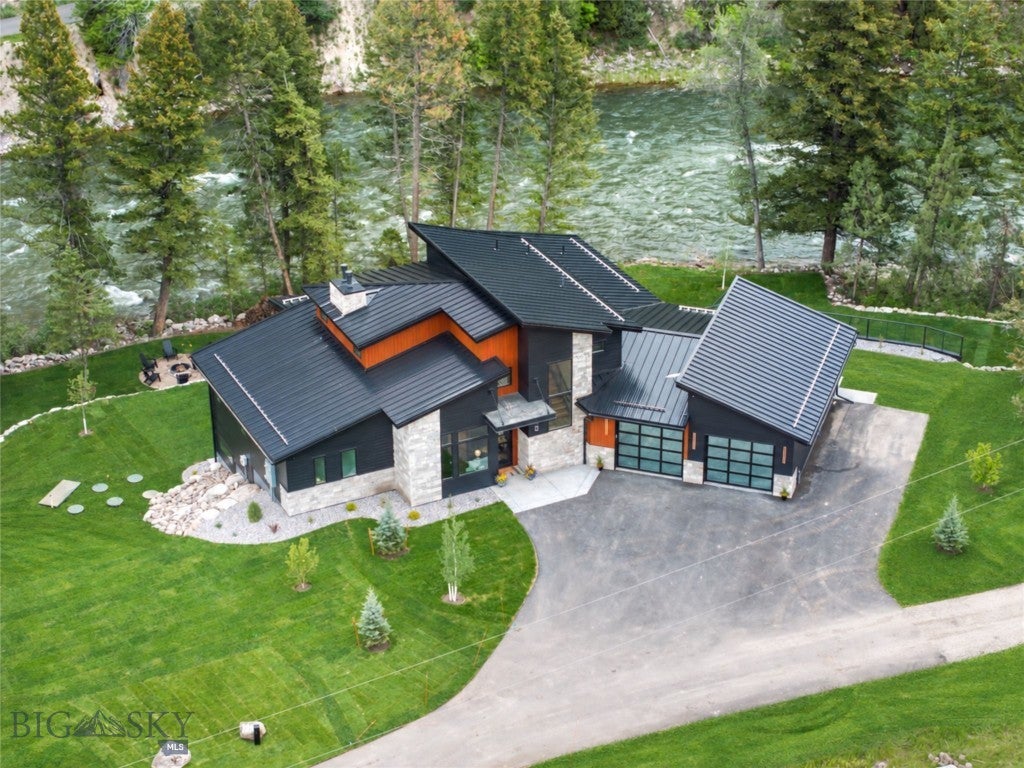 A Private Gallatin River Retreat Between Bozeman and Big Sky
