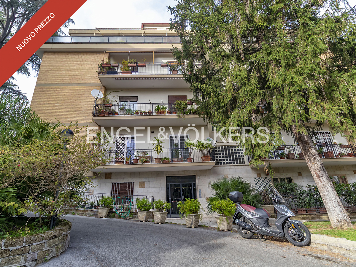 Exclusive spacious apartment on Via dei Due Ponti