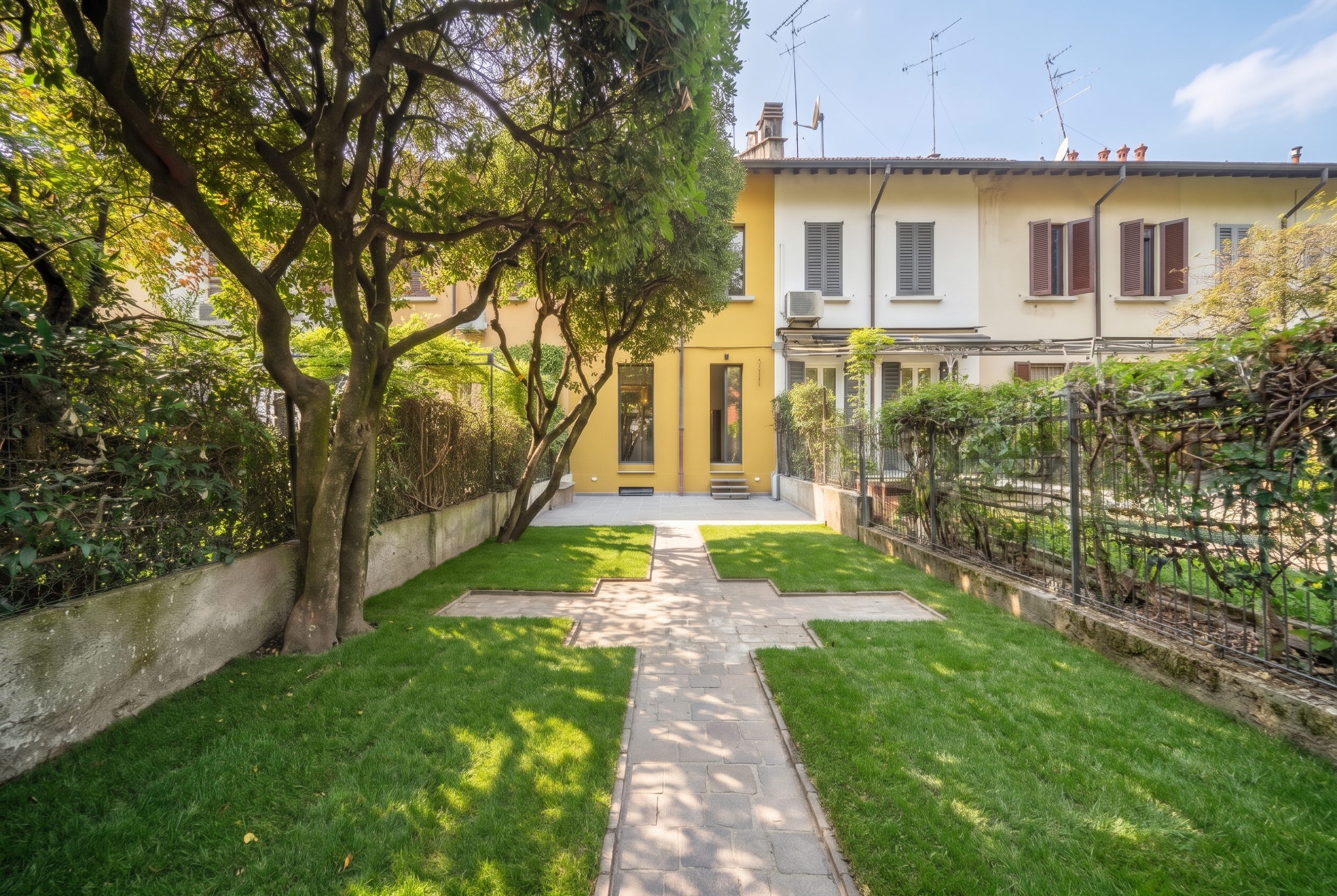 Elegant villa with garden on via Sant'Eusebio