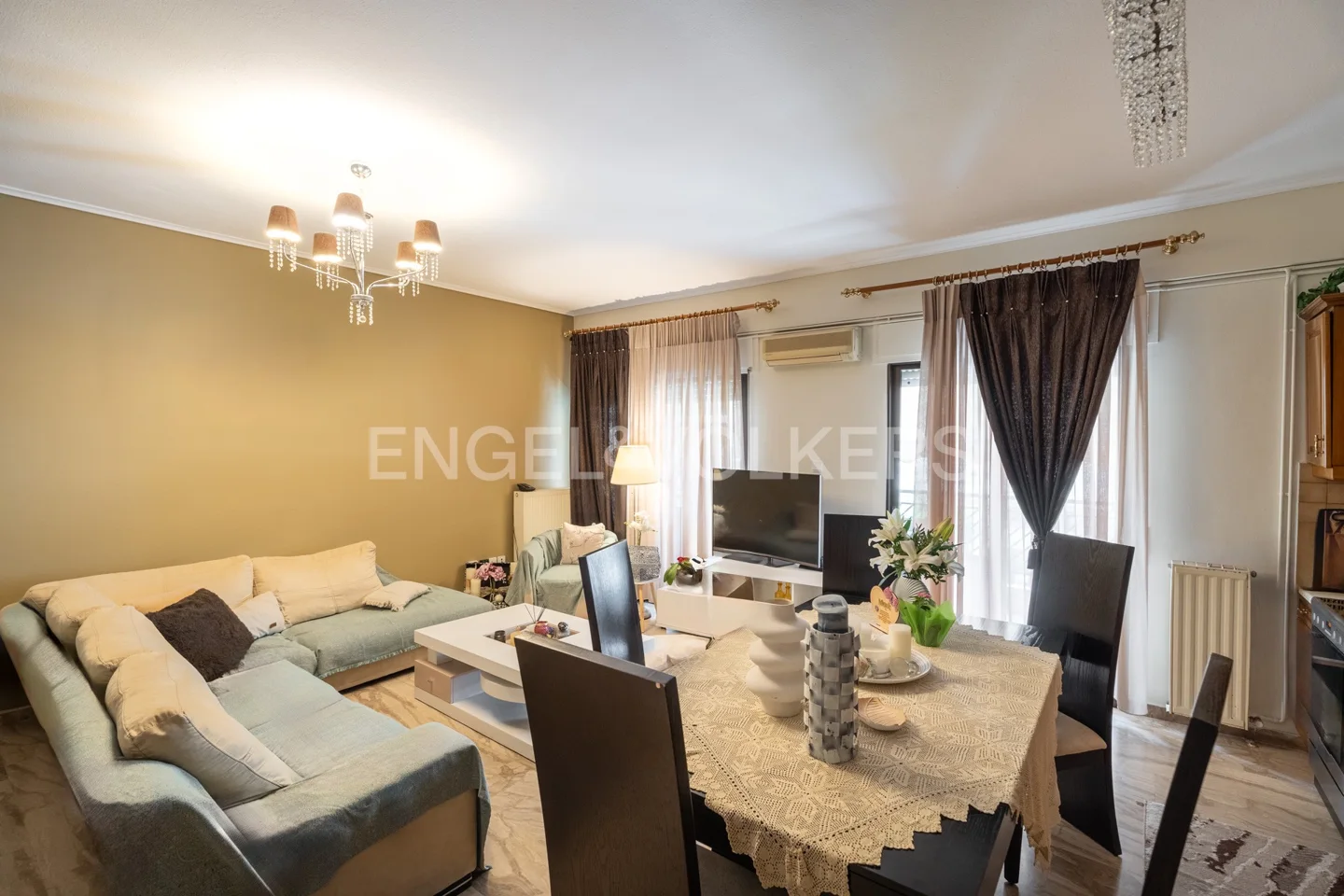 Stunning 1st floor flat with large balconies in Toumpa