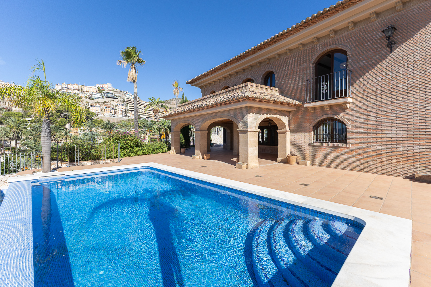 Exclusive detached villa with sea views in El Faro de Cullera.