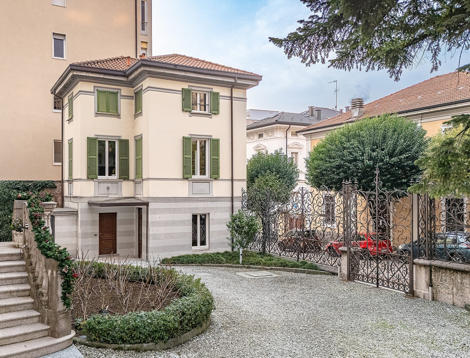 A charming retreat near the centre of the walled city