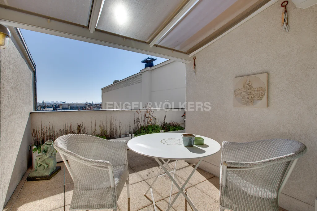 Top floor penthouse apartment-Triangle d'or