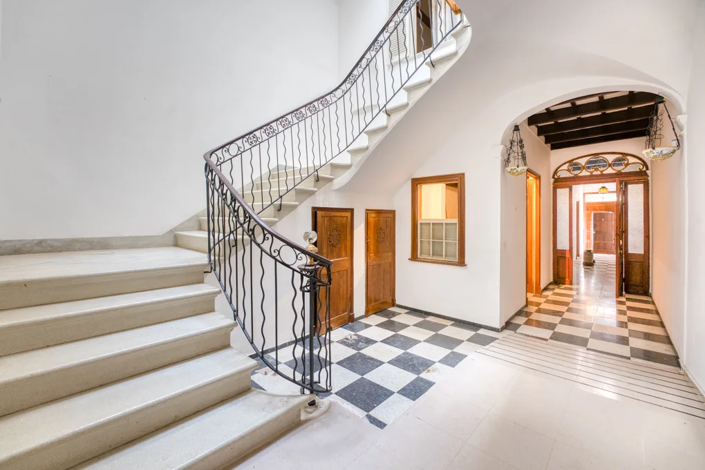 Grand townhouse in Mahón for reform, Menorca
