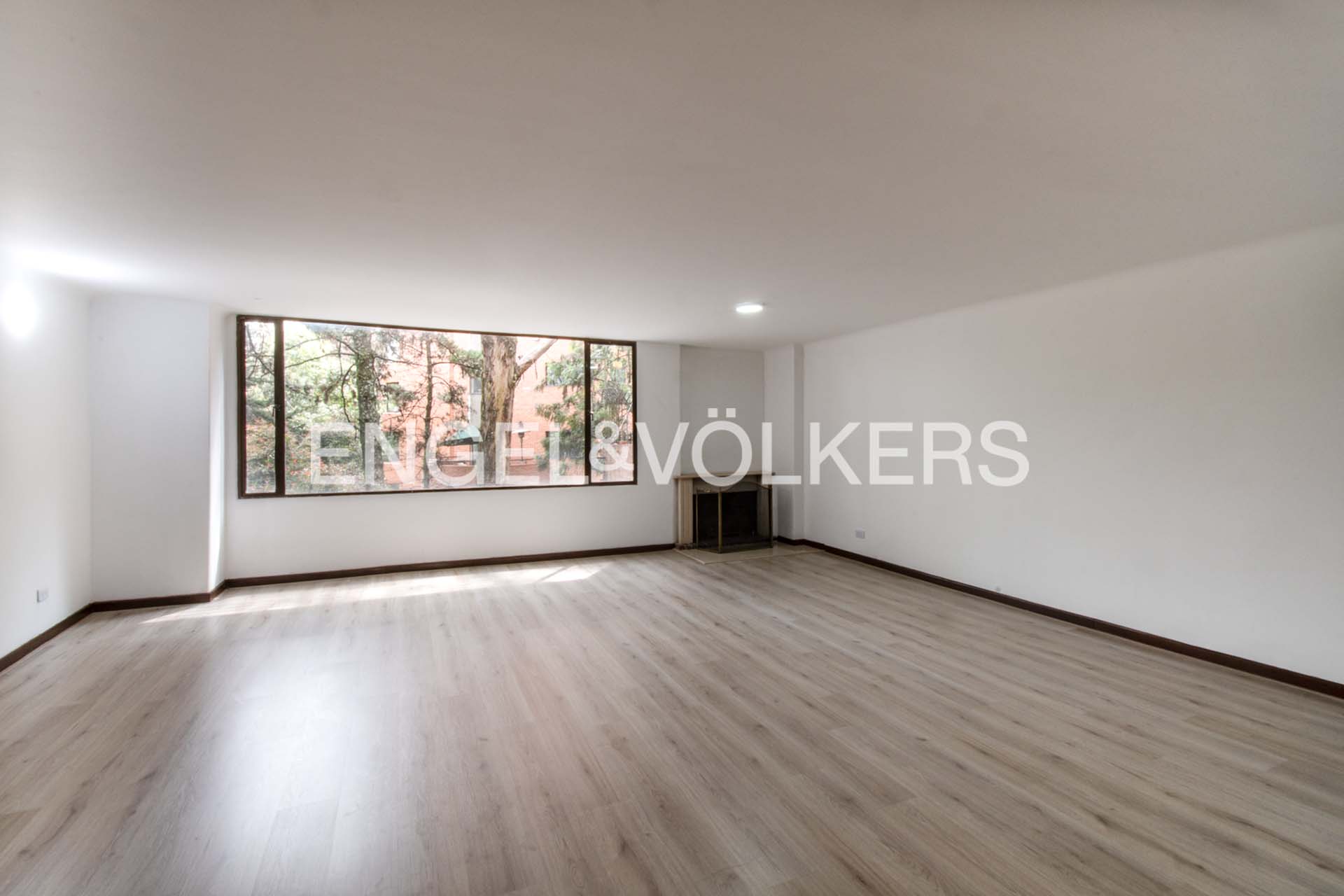 Apartamento con vista verde para arriendo en Rosales