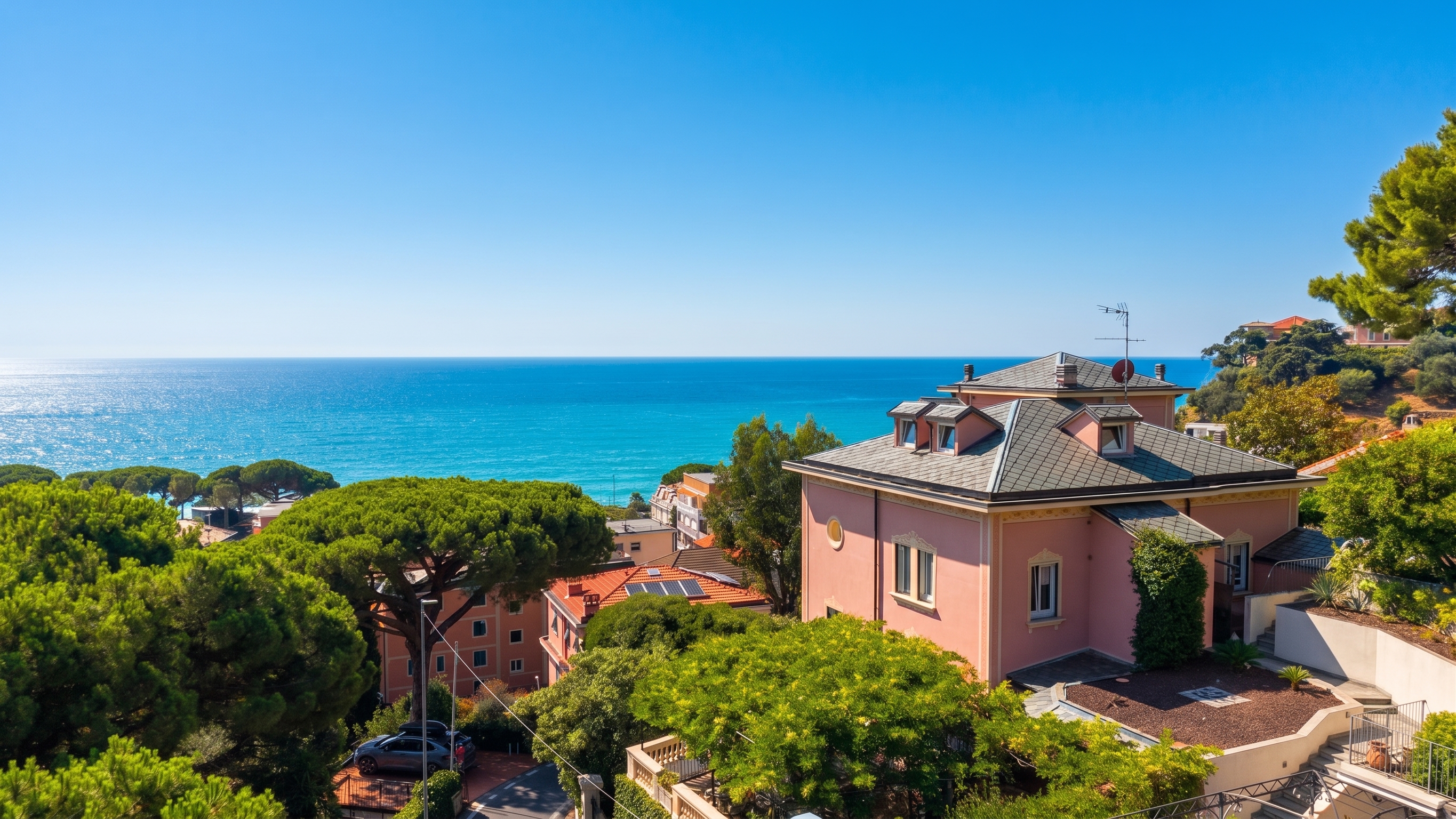 Teil einer Villa mit Meerblick, Garten und Garage