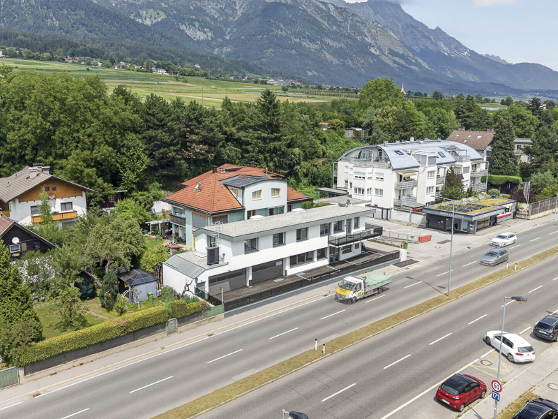 Commercial property with versatile use for rent