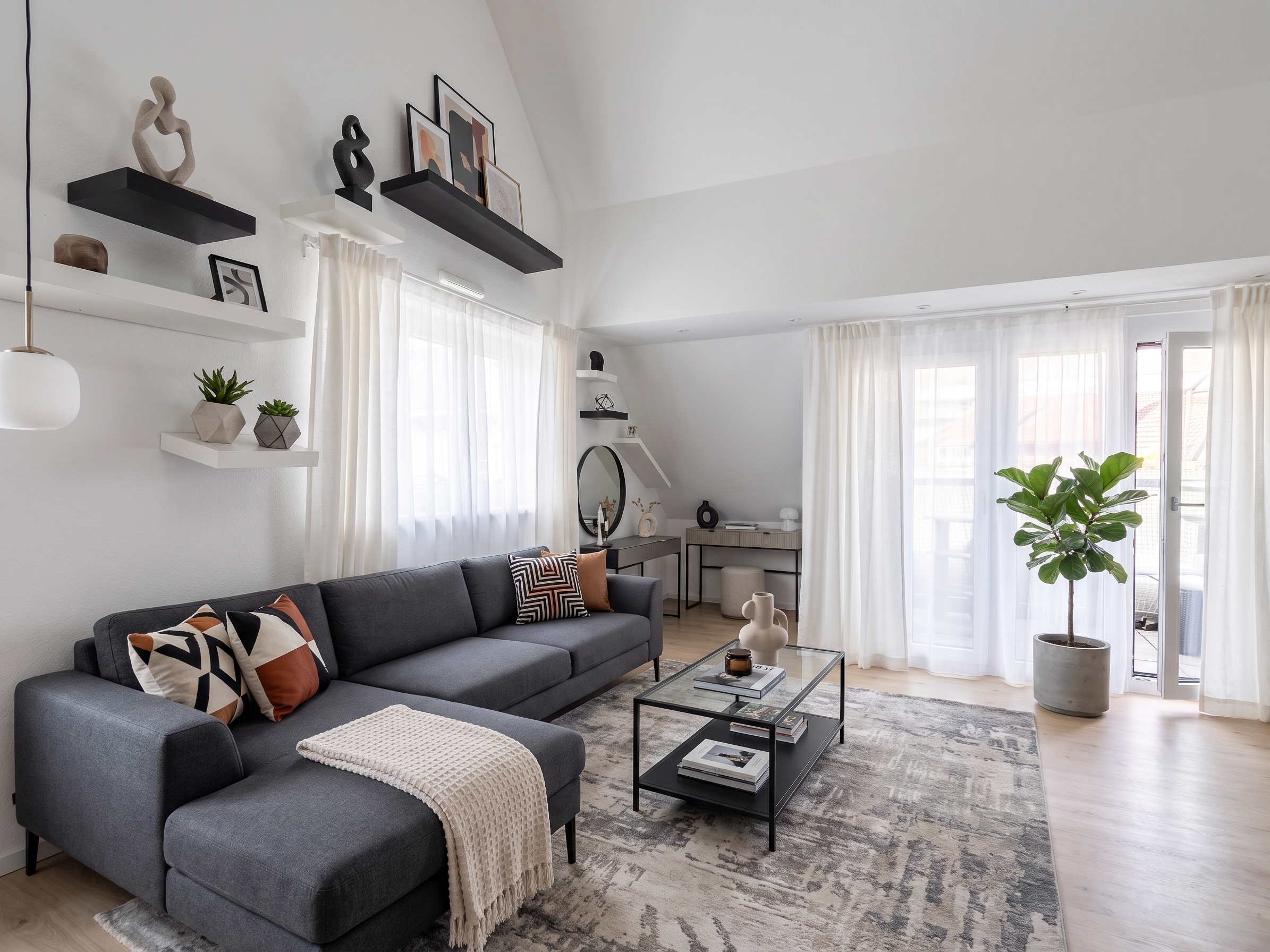 Lichtdurchflutete 3-Zimmer-Maisonettewohnung plus Galerie in zentraler Lage