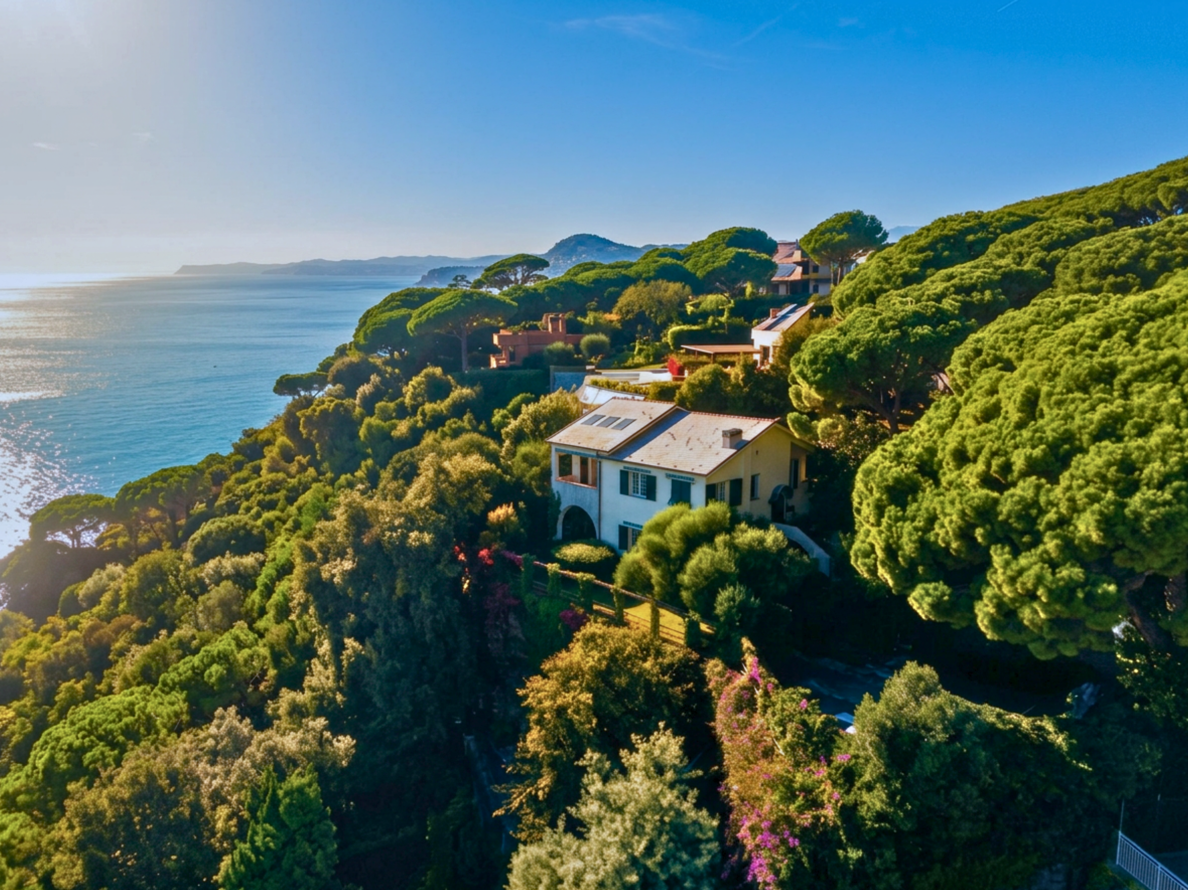 Esclusiva Villa Fronte Mare con Giardino e Piscina Privati