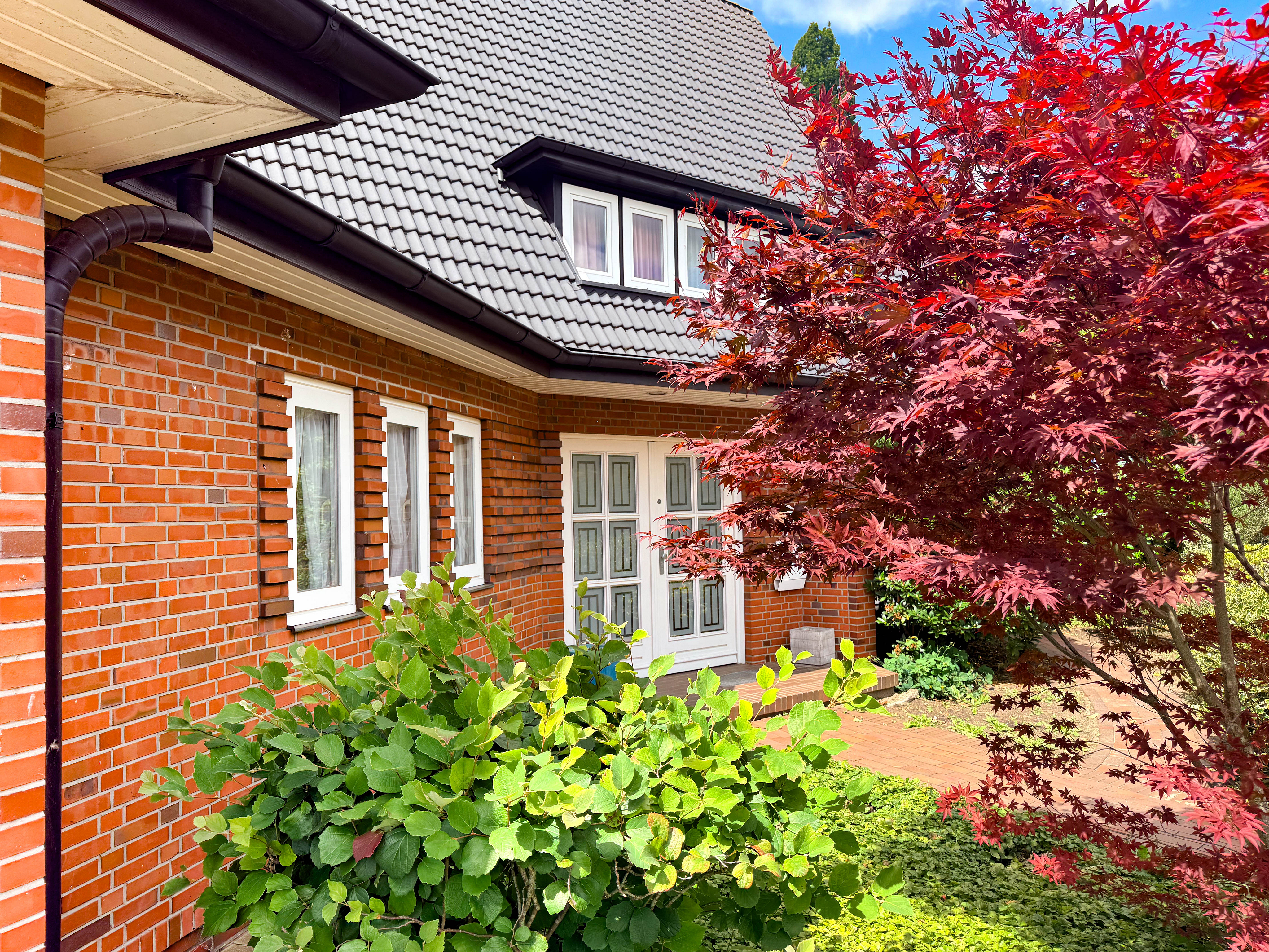 Stilvoll wohnen im Herzen von Heide - klassisches Stadthaus in begehrter Lage