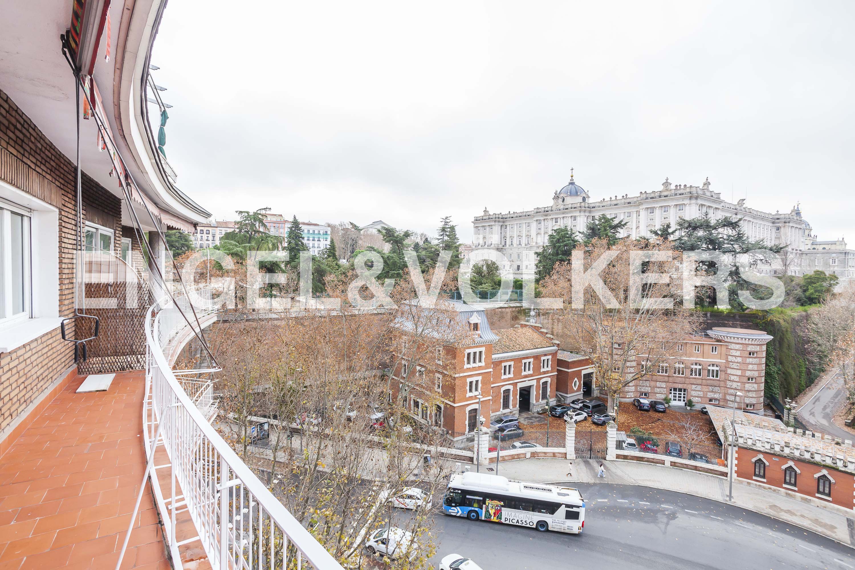 Renovated flat with views and terrace in Argüelles