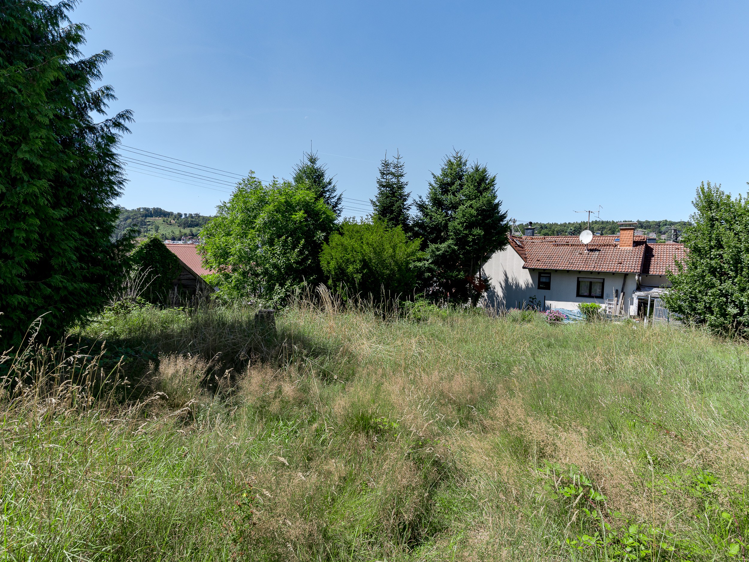 Central location: Exceptional plot with Taunus views
