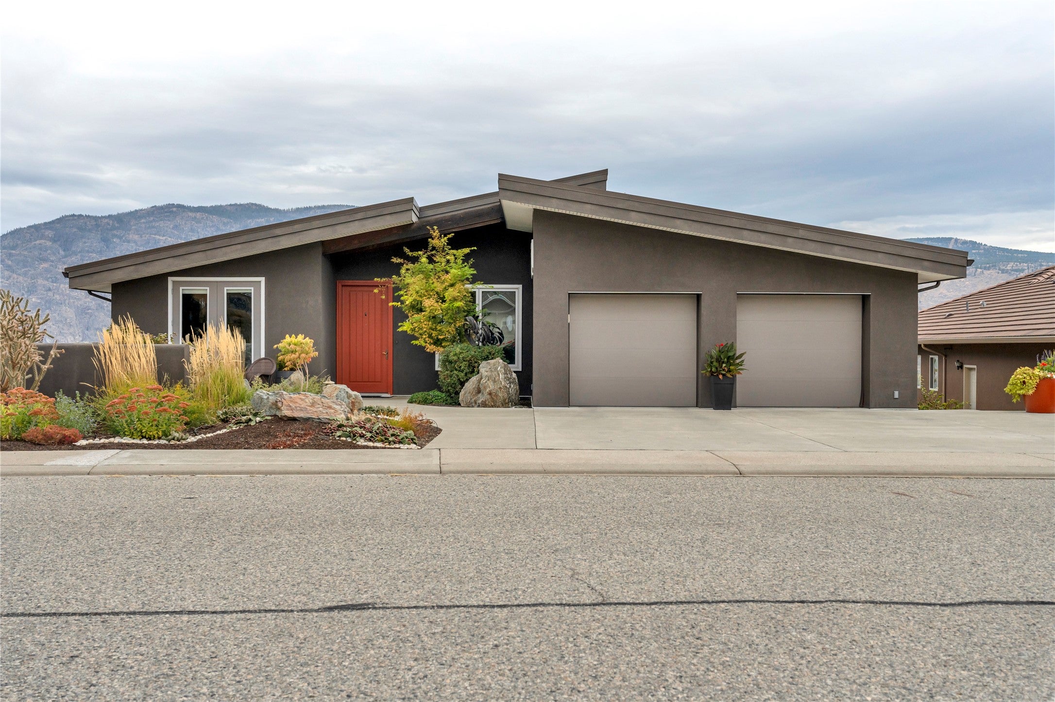 Architectural Gem in Osoyoos’ Premier Golf Community