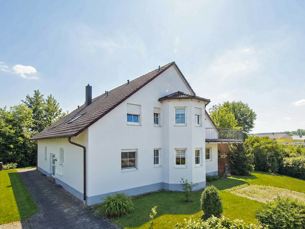 Frisch renovierte Erdgeschosswohnung mit Terrasse - sofort bezugsfrei und vielseitig nutzbar