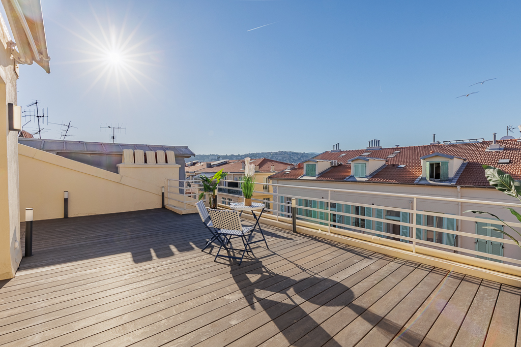 Exclusive – Exceptional top-floor apartment with terrace