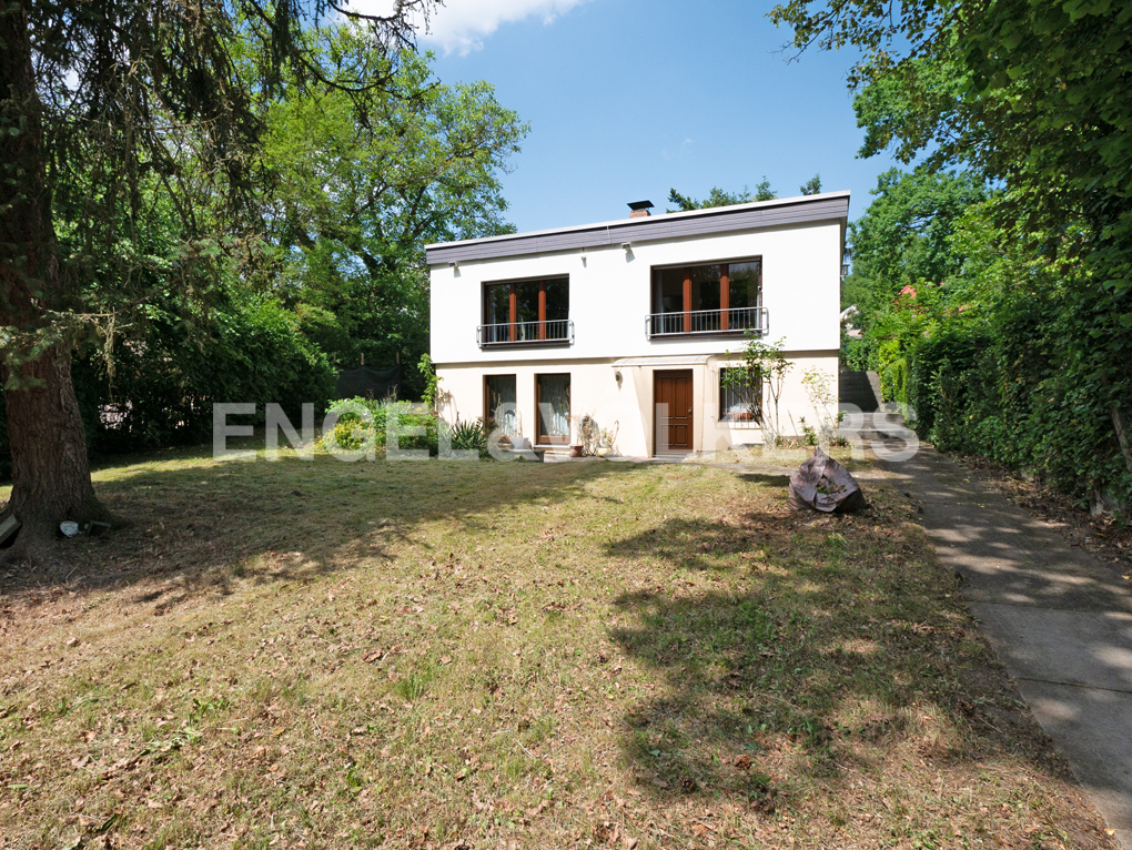 Großzügiges Raumangebot trifft Gartenidylle – vielseitiger und gepflegter Bungalow in ruhiger Lage