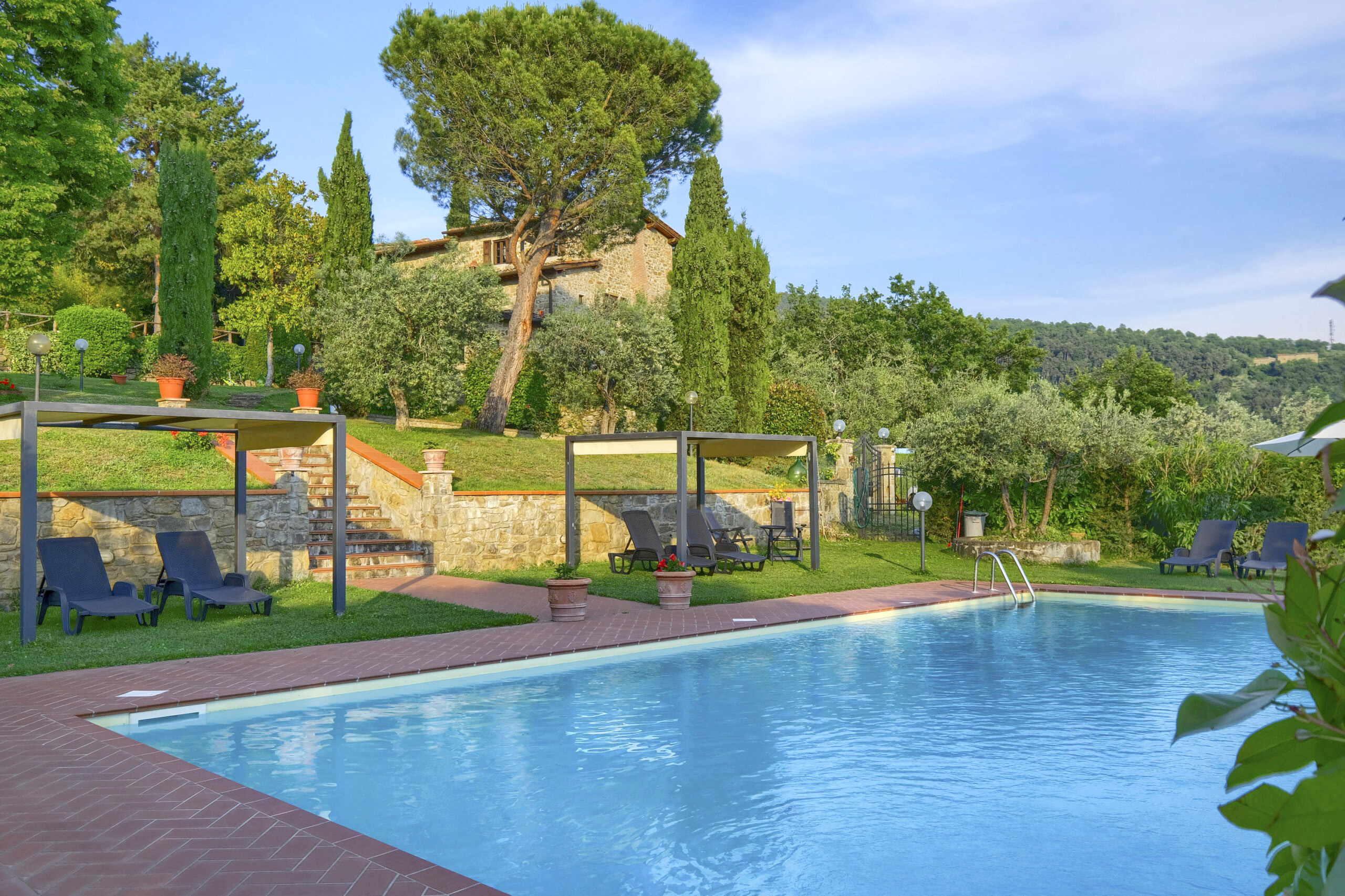 Charming stone farmhouse with a swimming pool in the Florentine countryside