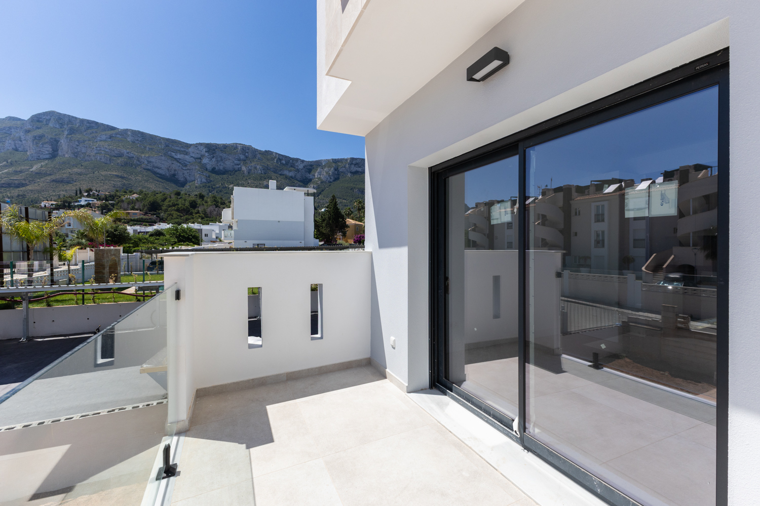 Exclusivo apartamento de 1 dormitorio con terraza privada en Dénia