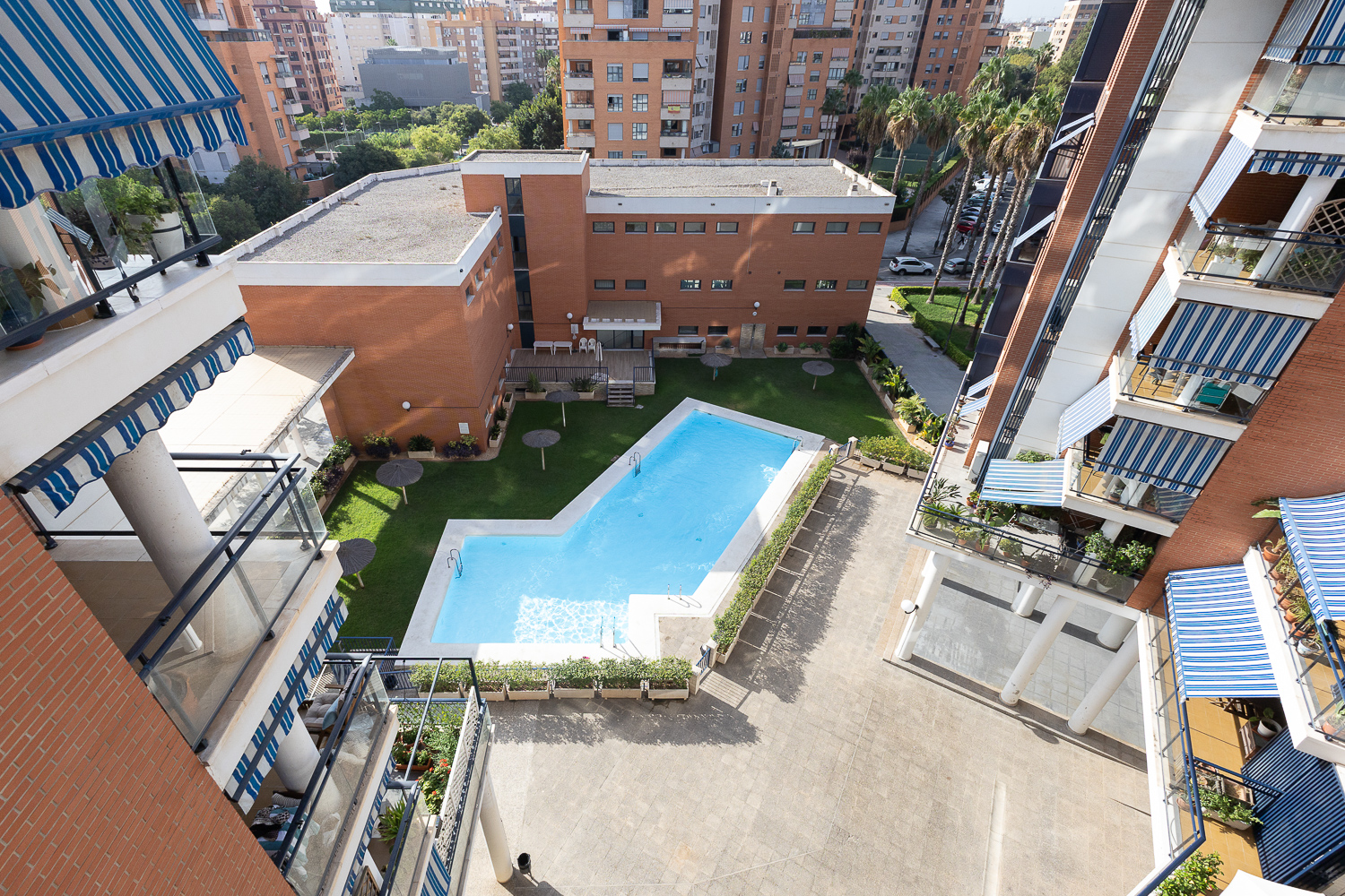 Cozy apartment in the complex with pool and parking