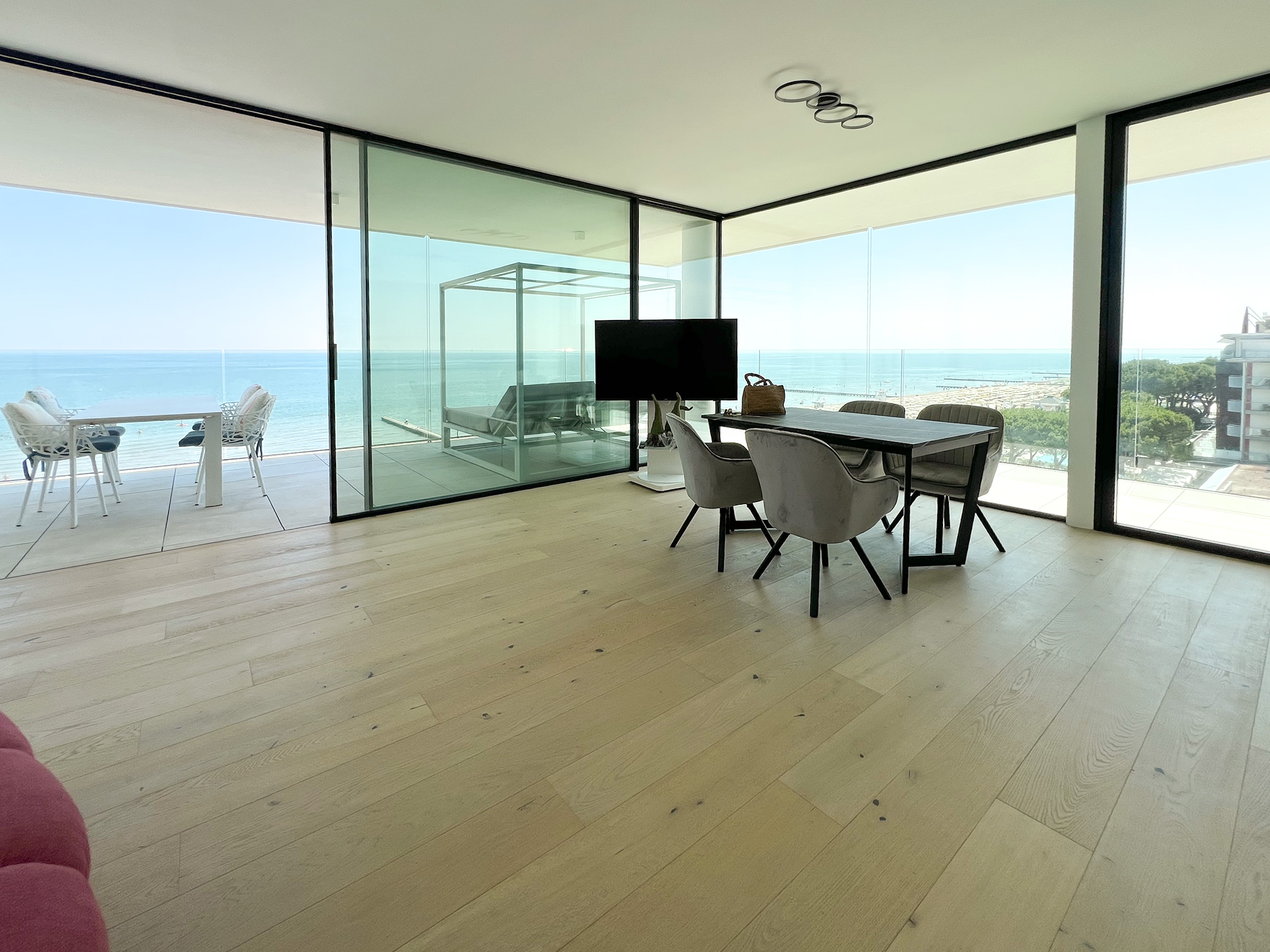 Charming new-build 5th-floor seafront
