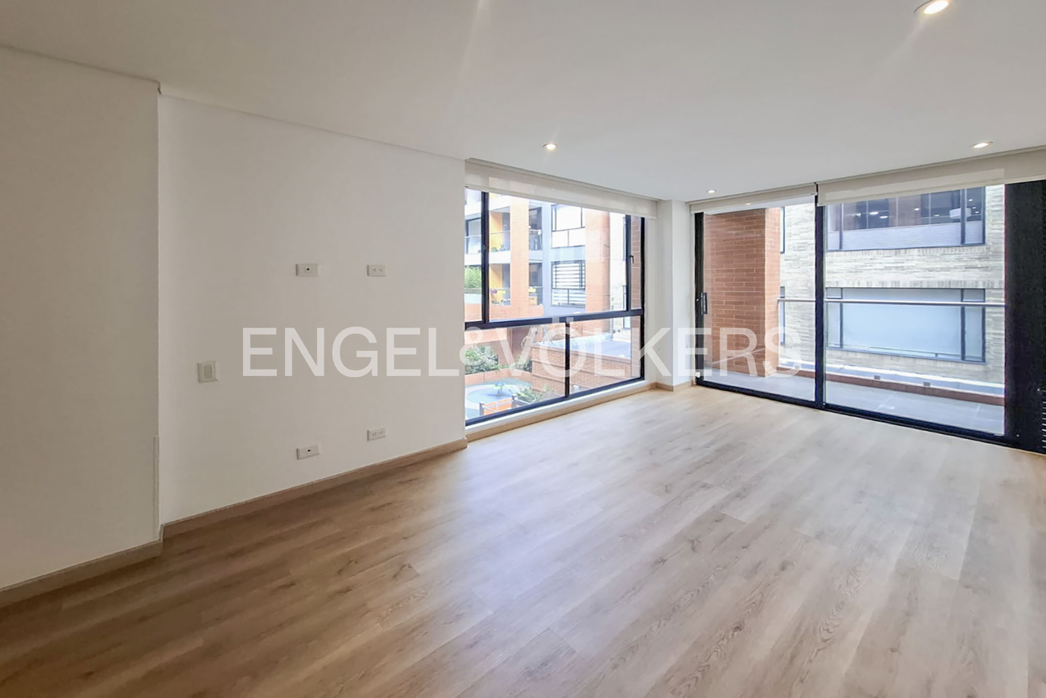 Apartamento con balcón para arriendo en Santa Barbara