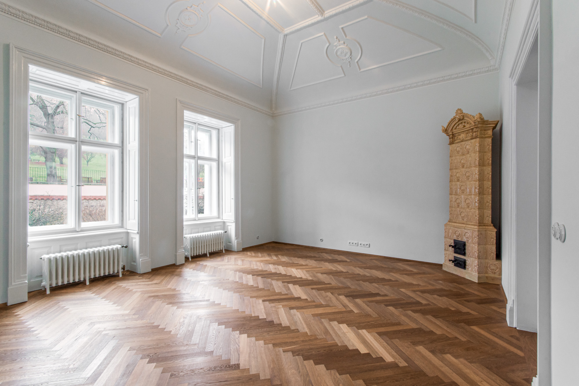 Rent a 5+1 apartment with beautiful original features in Malá Strana