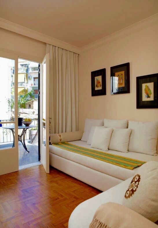 Acropolis museum doorstep · Turnkey pied-à-terre with terrace