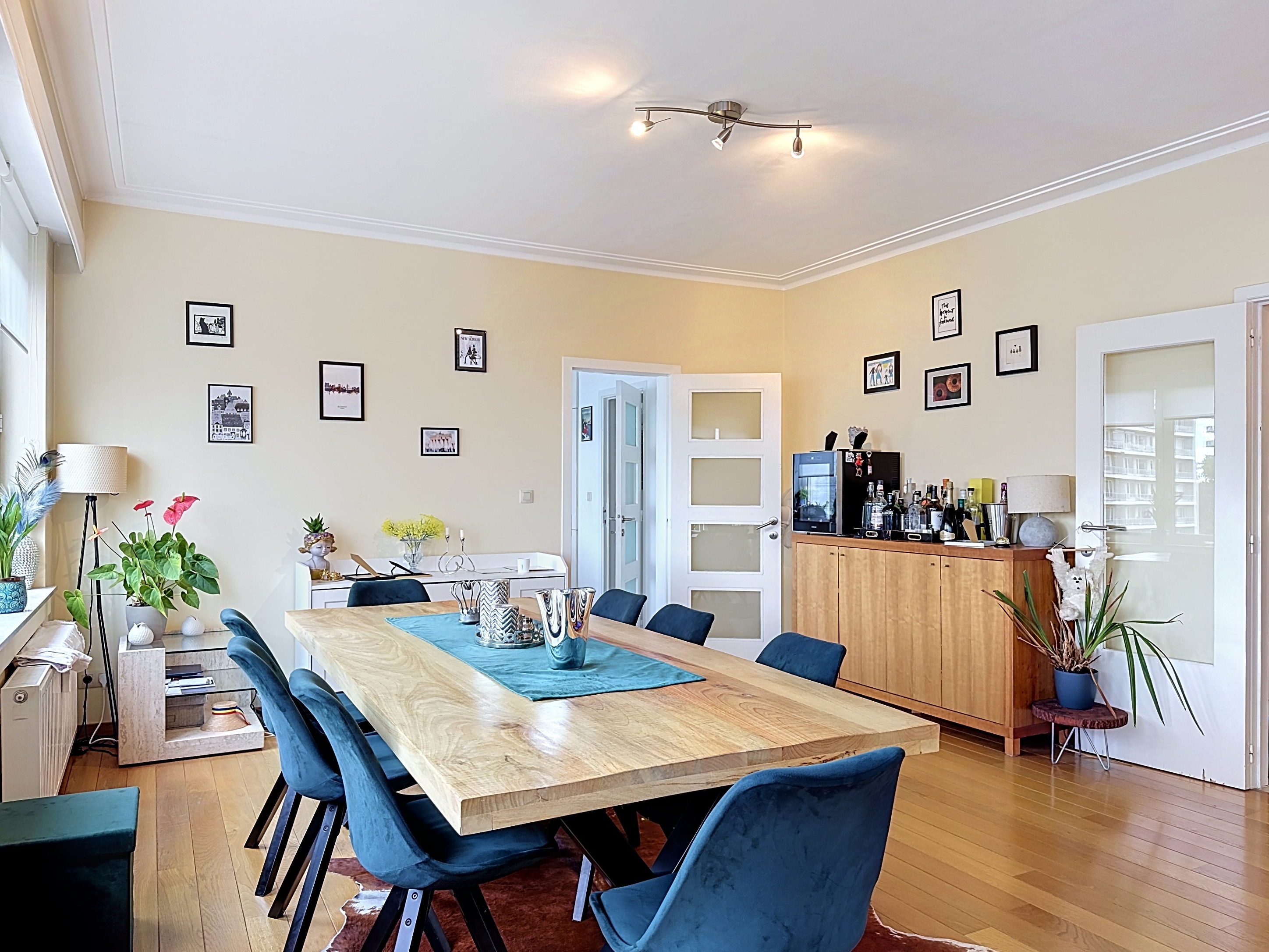 Spacious 160 m² family apartment with 4 bedrooms and balcony