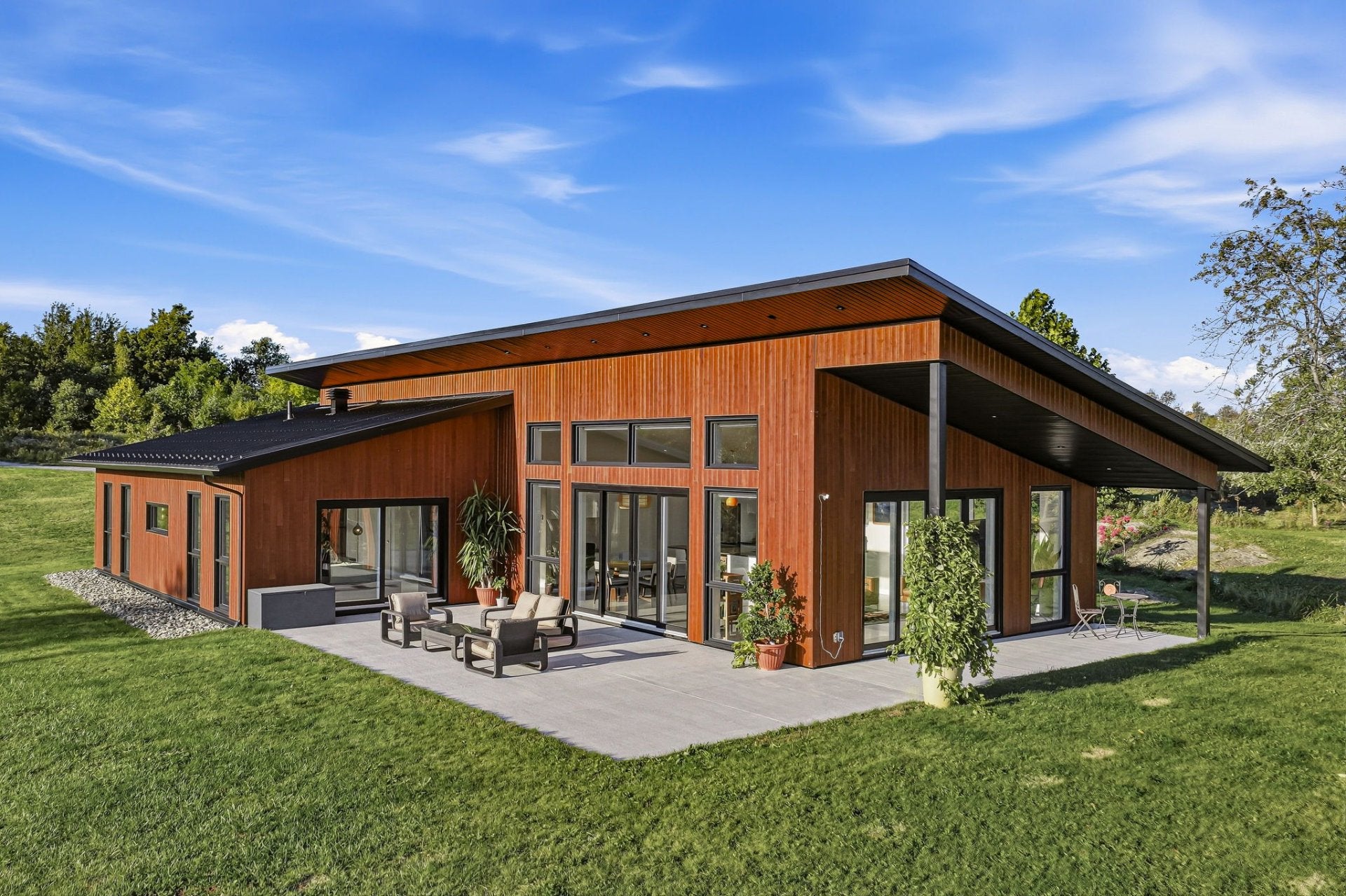 Luxury and nature on 27 acres in Sherbrooke