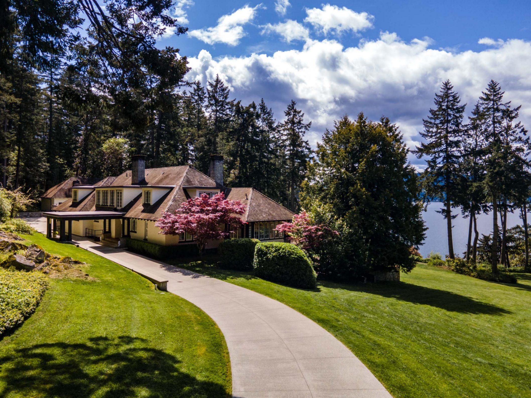 Spectacular Oceanfront Estate on 4.75 Acres