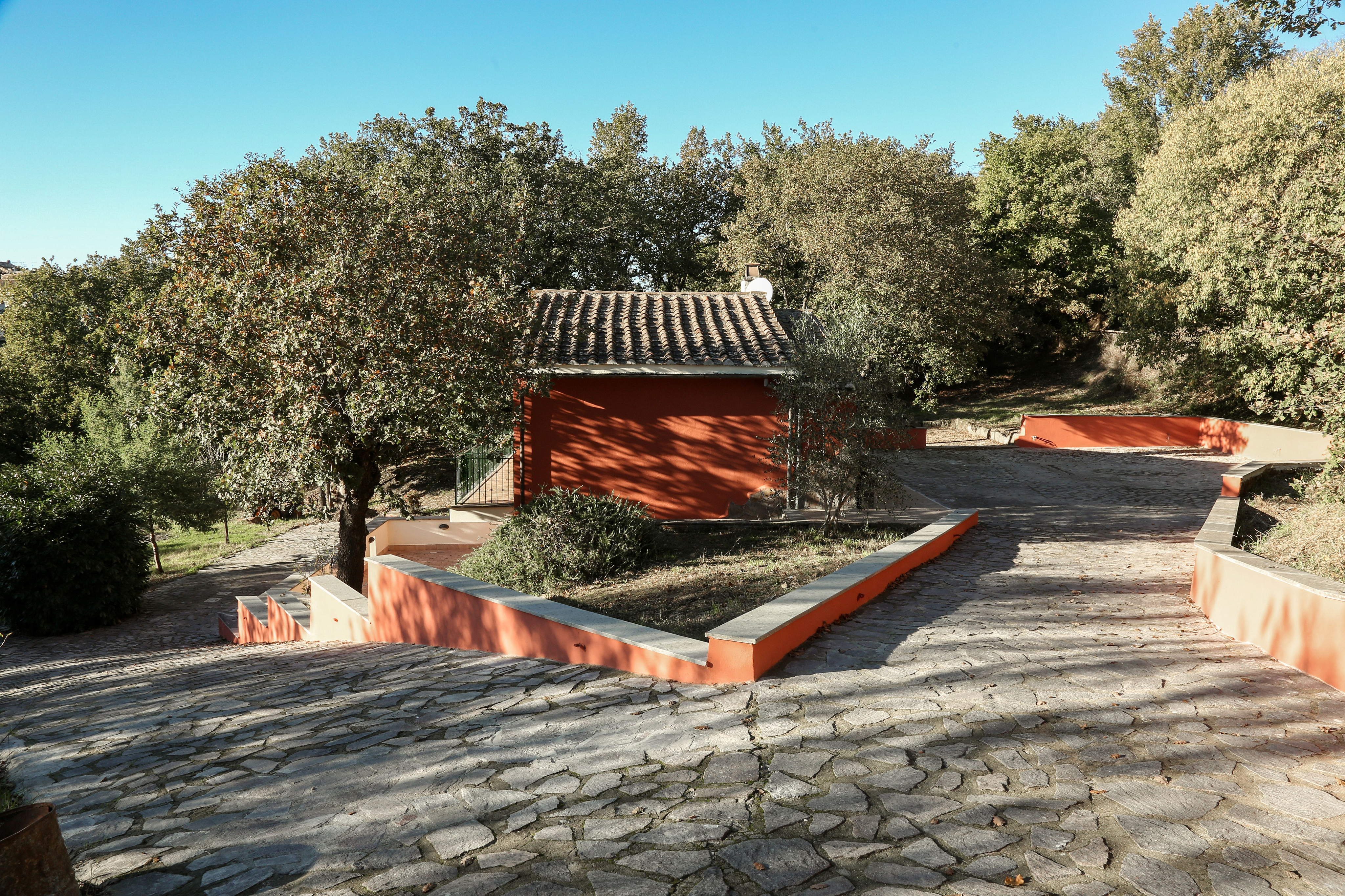 Finished cottage with garden, Vitorchiano