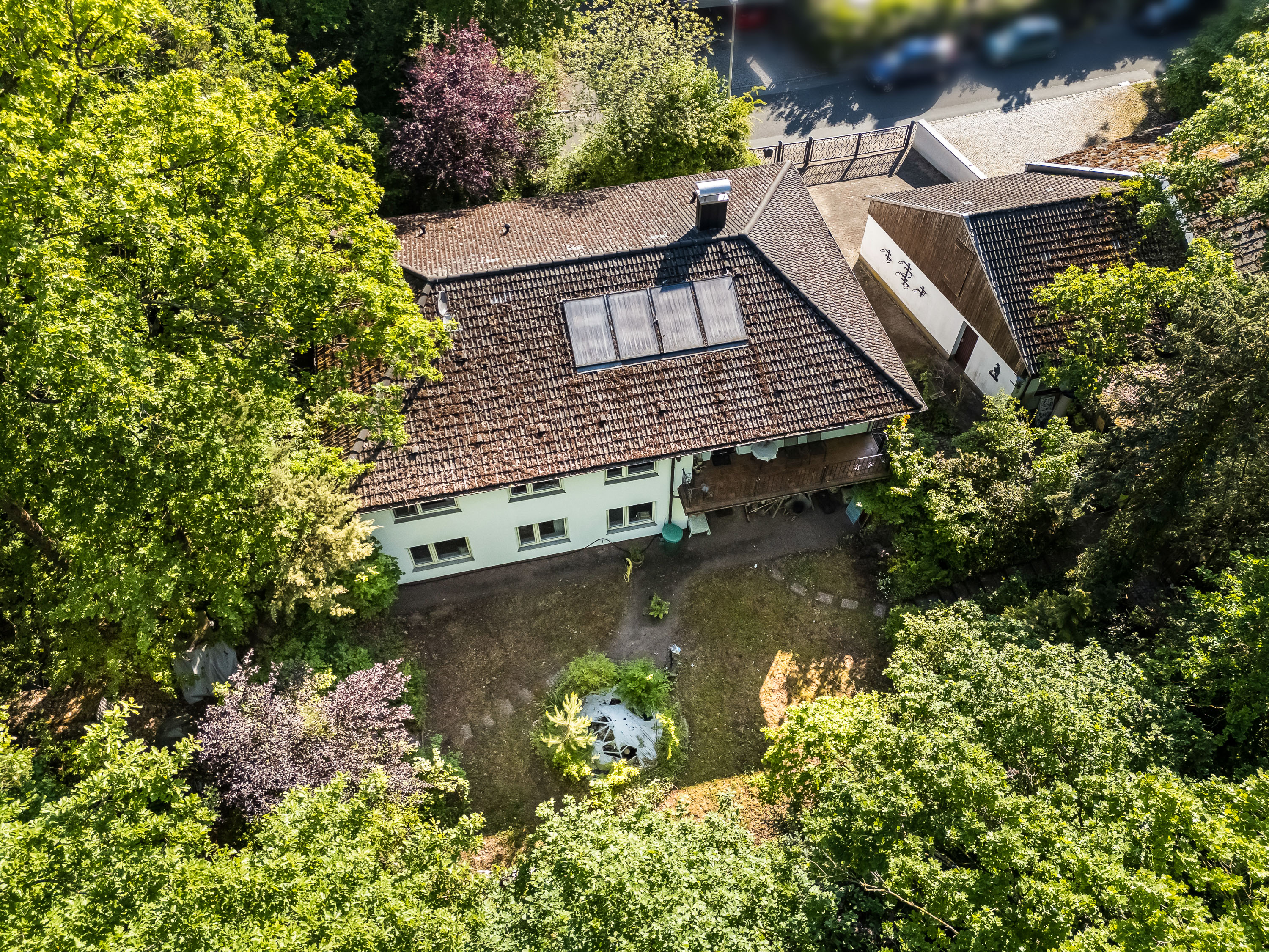 Repräsentatives Wohnen in idyllischer Hanglage – Großzügiges Anwesen mit Waldgrundstück und viel Privatsphäre