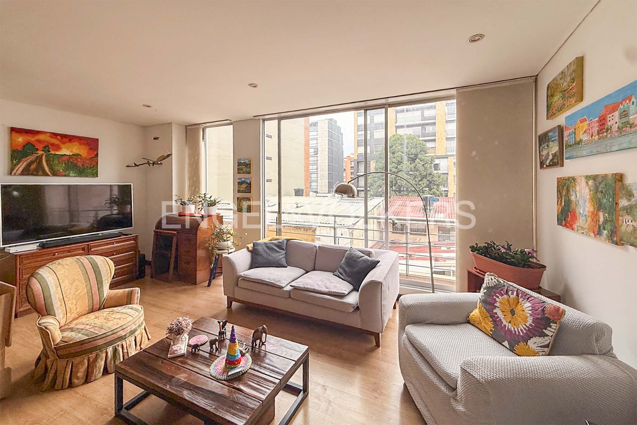 Iluminado apartamento para venta en el Virrey