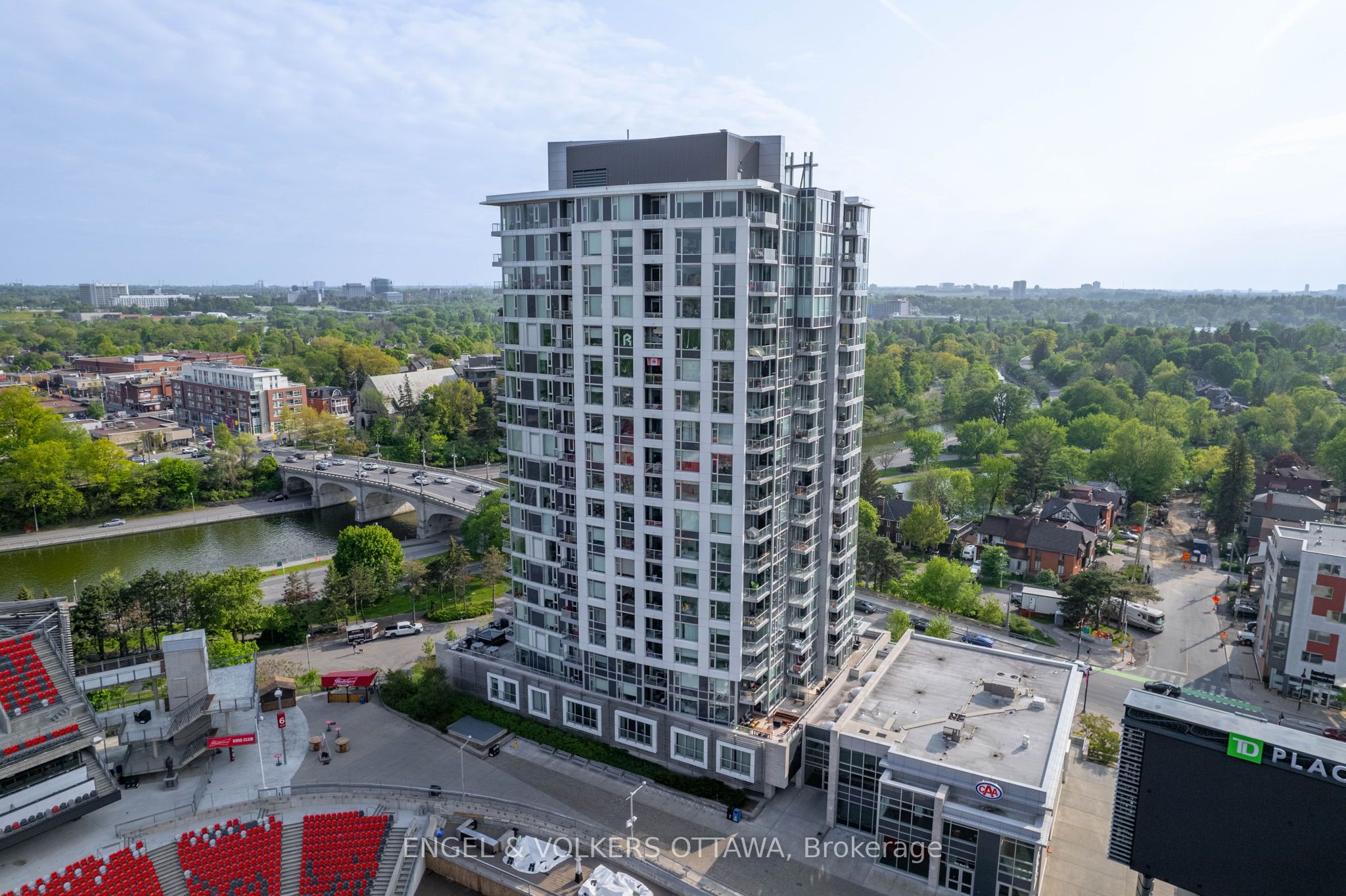 1 Bed, 2 Bath Condo With Unobstructed Views of The Canal