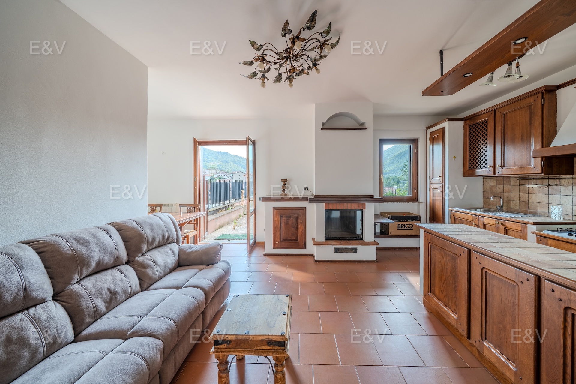 Apartment with a private courtyard and views of Cascia’s historic center