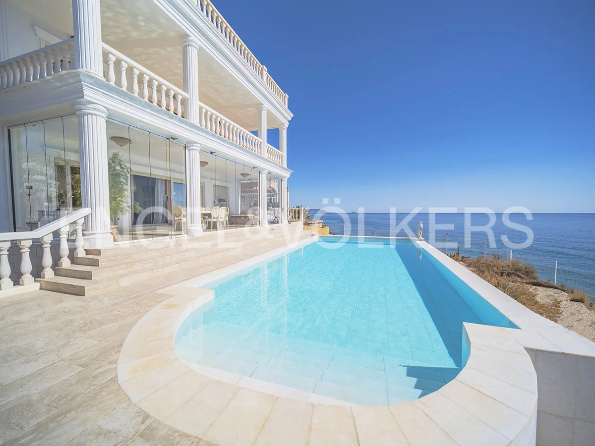Elegante Villa mit Panoramischer Meerblick