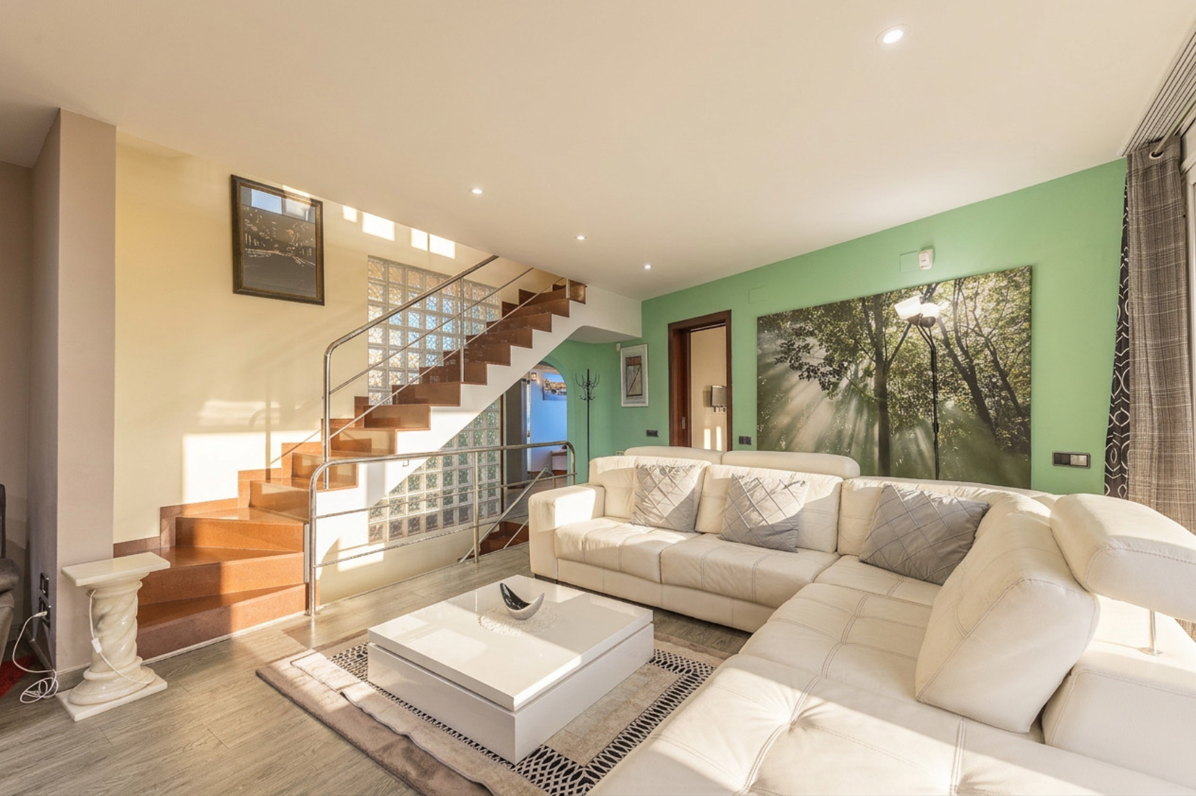 Your Home and Investment. Beautiful house with sea views, a pool, and a tourist rental license.