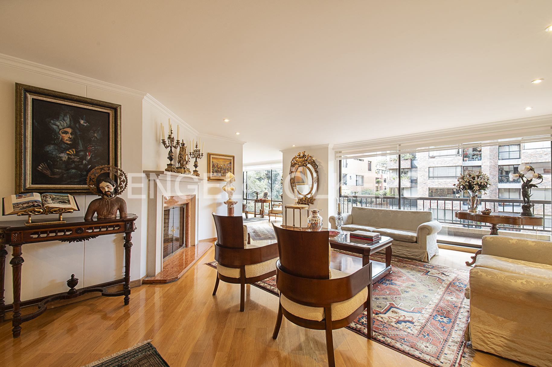 Amplio apartamento para venta en La Carolina